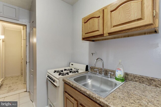 Building Photo - 3923 9th St NE