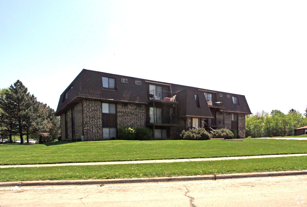 Primary Photo - Pioneer Road Apartments