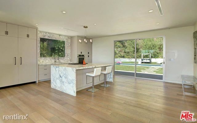 Foto del edificio - 5 br, 4.5 bath House - 1830 N Stanley Ave