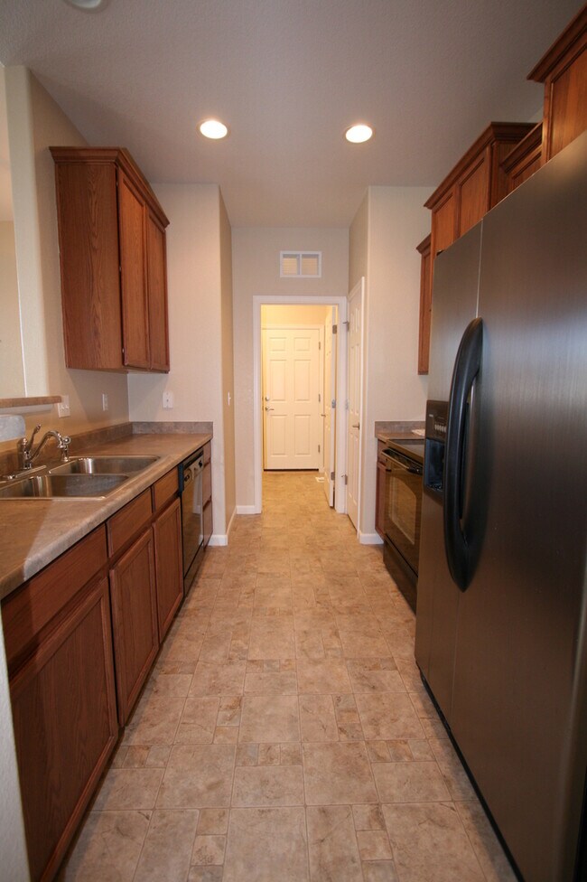Building Photo - True one-level living home near trails and...