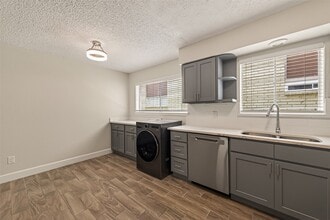 Building Photo - 7714 Renwick Dr