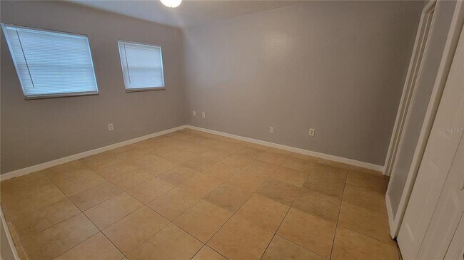Foto del edificio - 863 Sky Lake Cir