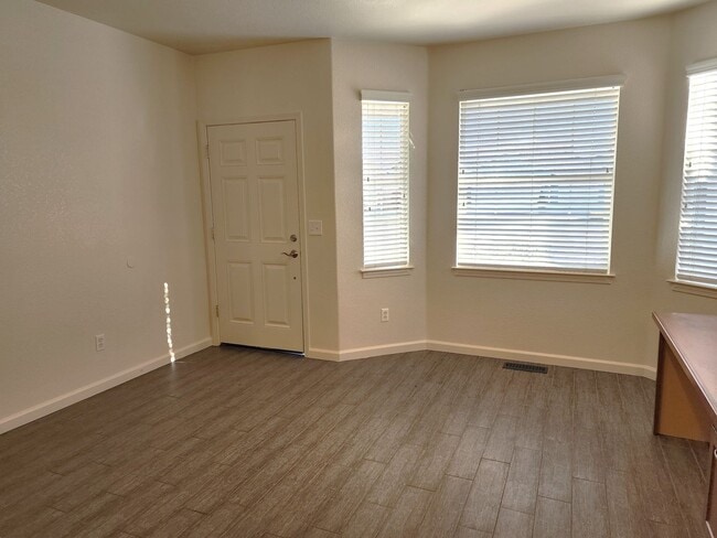 Building Photo - 3 bedroom Home for Rent in Chichester HOA