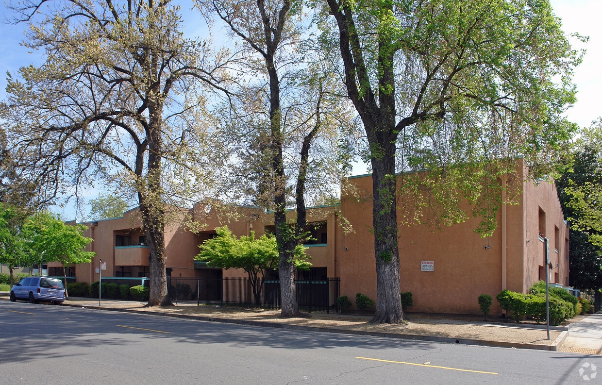 Primary Photo - 2845 37th St