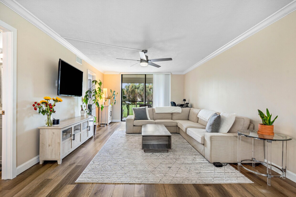 Foto principal - 2420 DC Country Club Boulevard