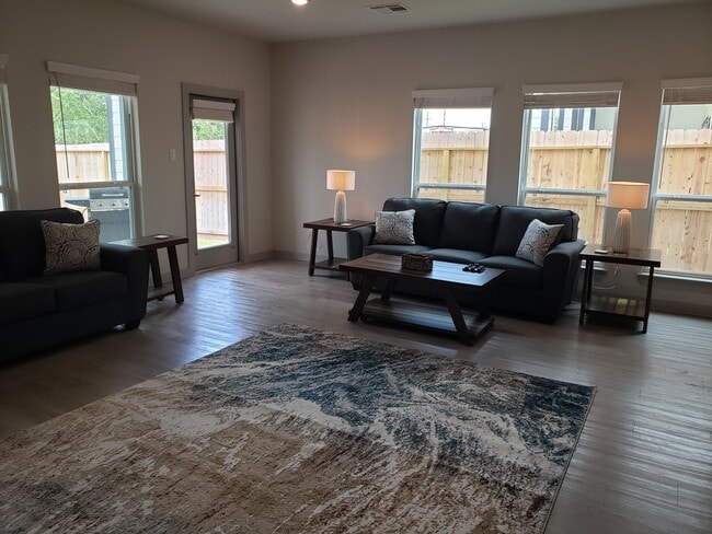 Living area view 2 - 112 Lavonne Villa