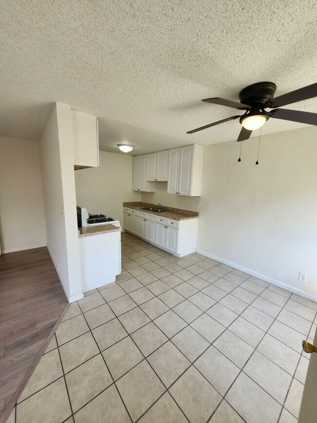 Foto del edificio - 438 Silverwood Ave