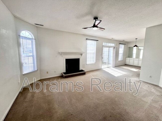 Foto del edificio - 1322 Sitka Spruce Rd