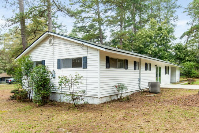 Building Photo - 3 BR Ranch