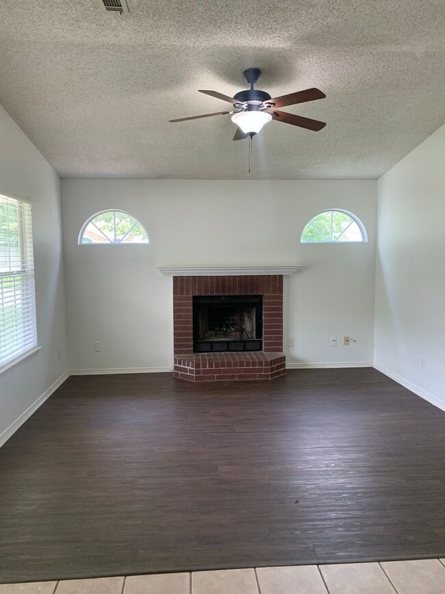 Foto del edificio - 1469 Timbercrest Ave