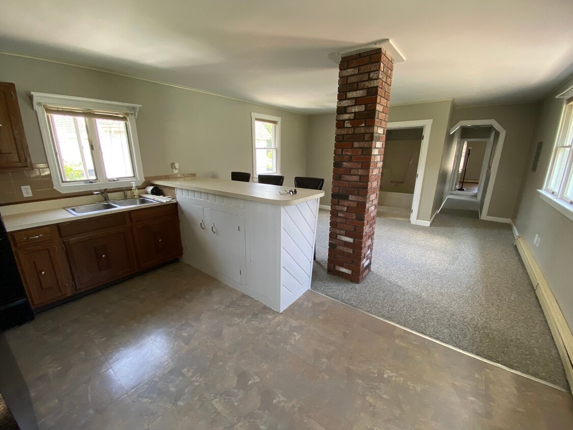 24 Briggs St, Taunton, MA 02780 Townhome Rentals in Taunton MA