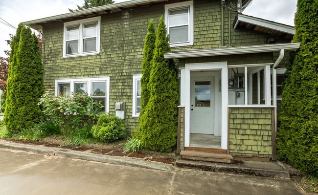 Side entrance - 353 Southwest B Avenue