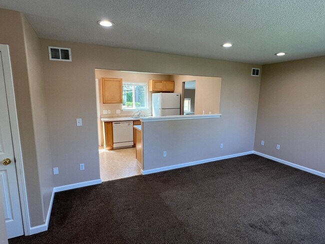 Foto del edificio - Wood Village Two Bedroom