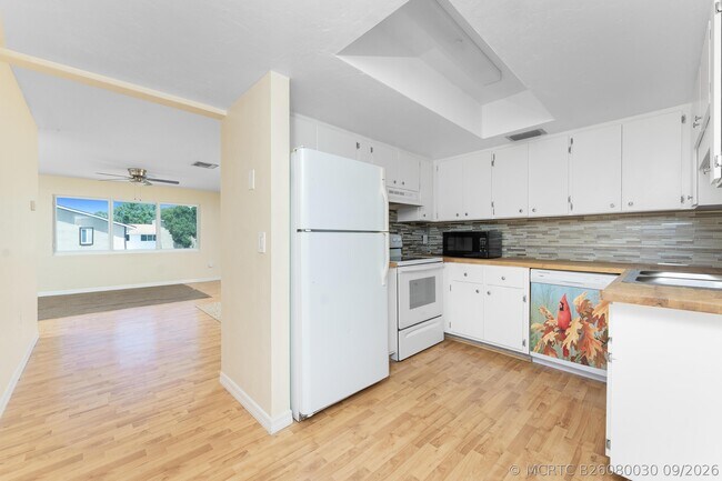 Foto del edificio - 22481 Westchester Blvd
