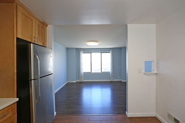 Building Photo - OPEN HOUSE:Thurday(4/11)6pm-6:20pm  Top Fu...