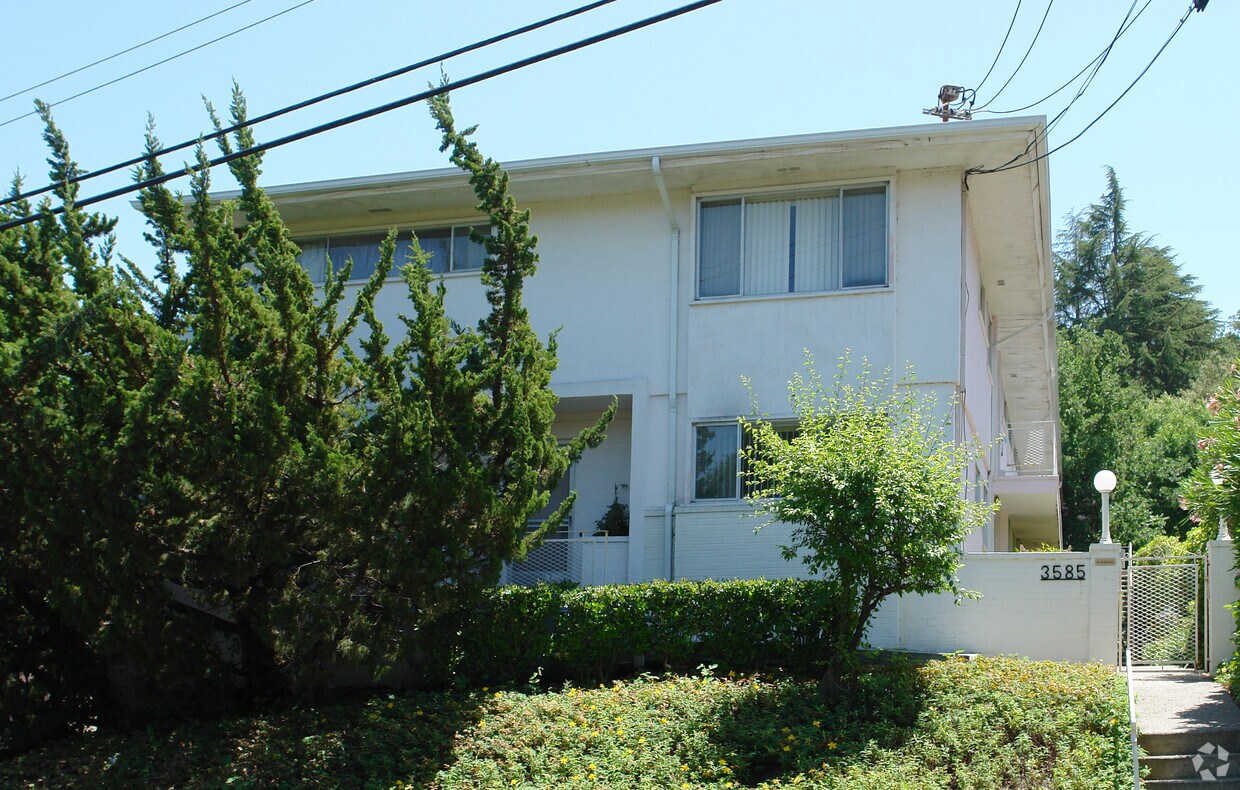 Building Photo - 3585 Brook St