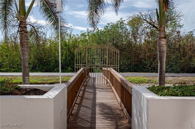 Foto del edificio - 6849 Grenadier Blvd