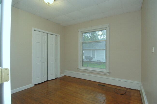 Building Photo - 347 N 3rd St
