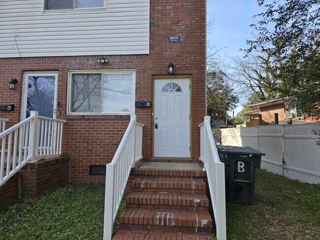 Foto del edificio - 3875 Wake Cir