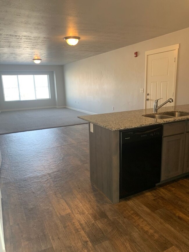 Foto del edificio - Lyman Triplex