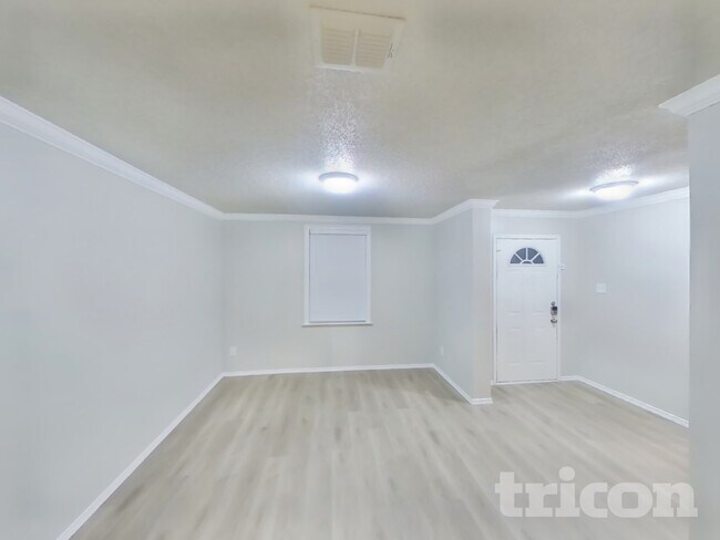 Building Photo - 3004 Double Oak Dr