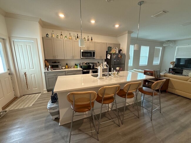 Building Photo - Beautiful 3 bedroom home near Downtown St ...
