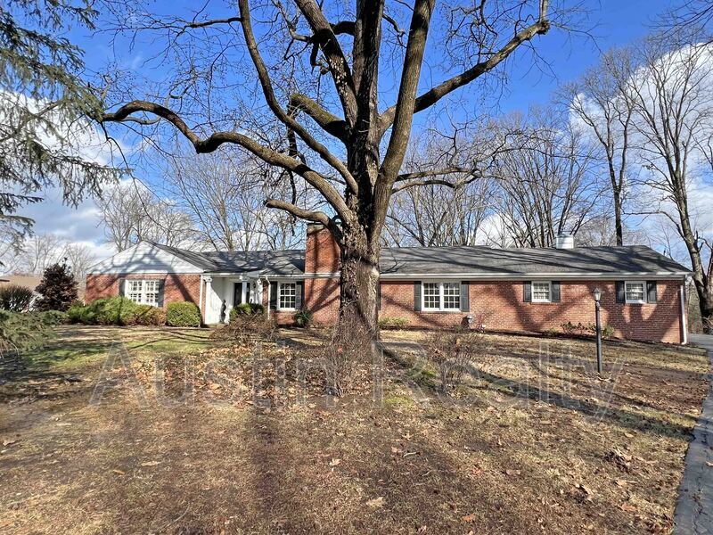 9 Outer Ladue Dr, Frontenac, MO 63131 House for Rent in Frontenac, MO