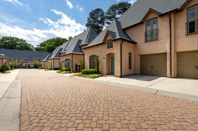 Building Photo - 8819 Provence Village Lane