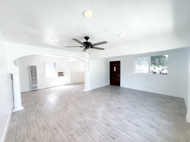 Building Photo - 714 S Oakford Dr