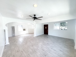 Building Photo - 714 S Oakford Dr