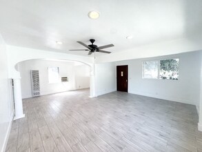 Building Photo - 718 S Oakford Dr