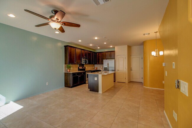 Building Photo - 2418 E Blue Diamond Dr