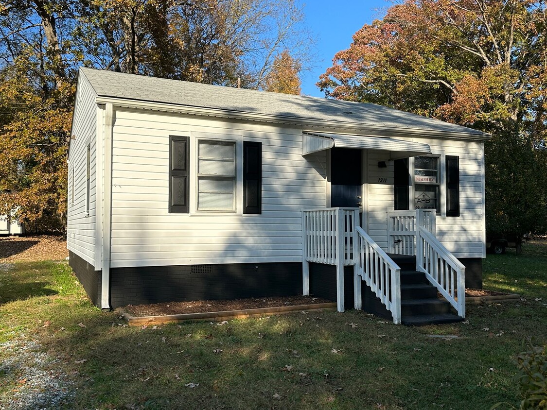 Primary Photo - 1211 Ava St