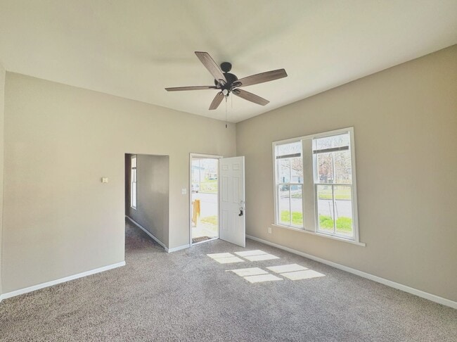 Building Photo - One Bedroom House Close to Campus!!