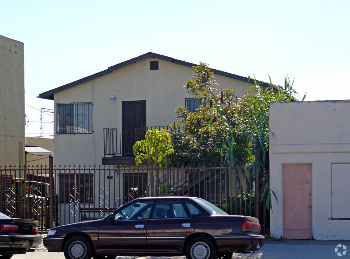 Foto del edificio - 2127 Logan Ave
