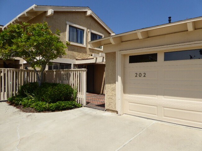 Building Photo - 202 Avenida Adobe, San Clemente, CA 92672