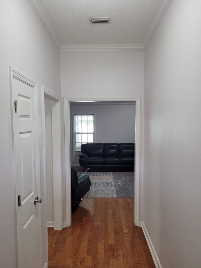 Building Photo - Cute 4BR/2BA home. Fenced in Backyard!