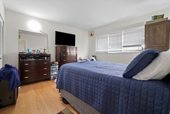 Foto del edificio - 8050 Niles Ave