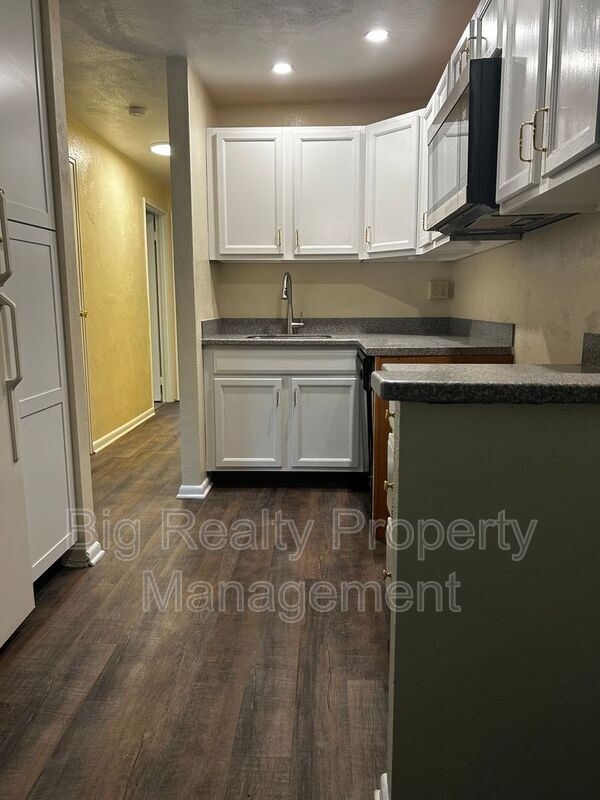 Building Photo - 120 N Penn St