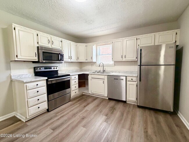 Foto del edificio - 6112 Corinth Way