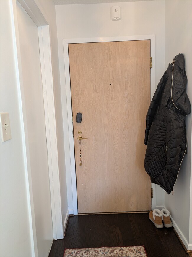 Foto del edificio - 2111 Wisconsin Ave NW