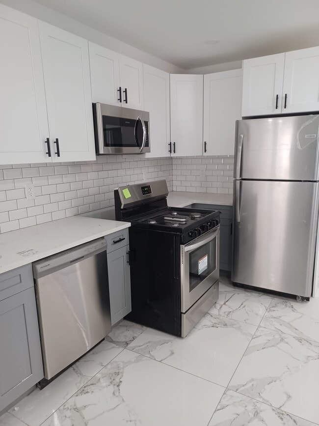 Foto del edificio - 10216 Farragut Rd