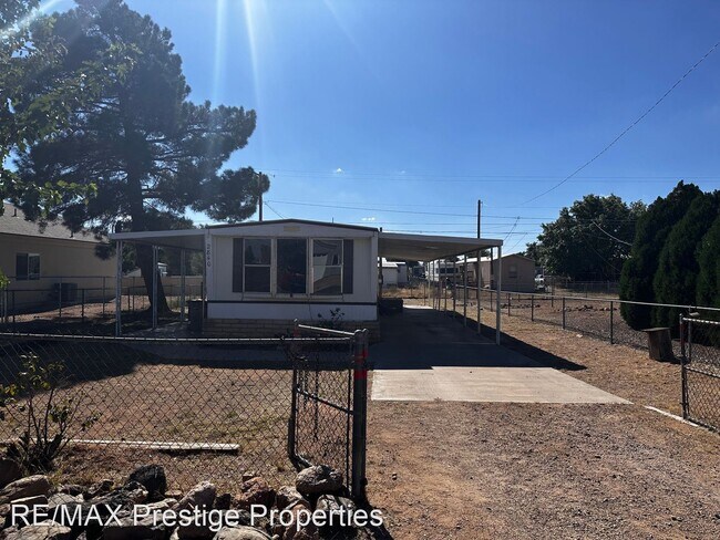 Building Photo - 2 br, 1 bath House - 2840 E Leroy Ave