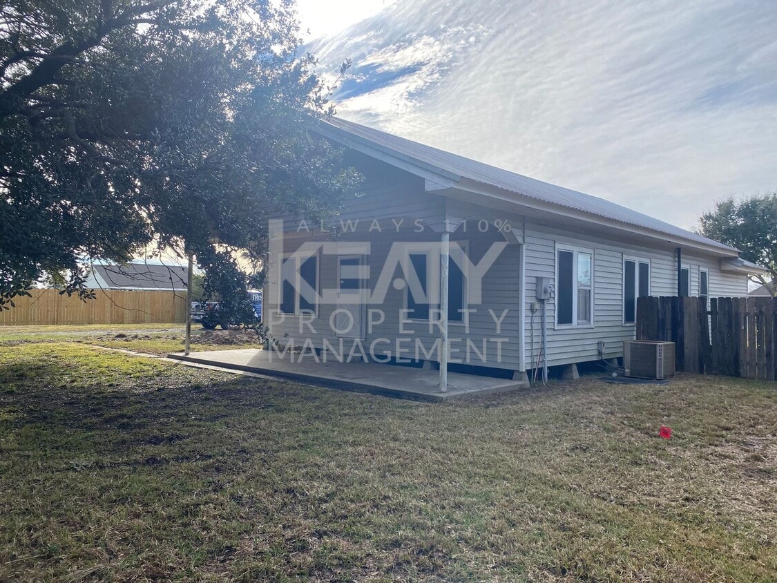 Charming 3 bed 2 Bath house now avalible! House Rental in Saint