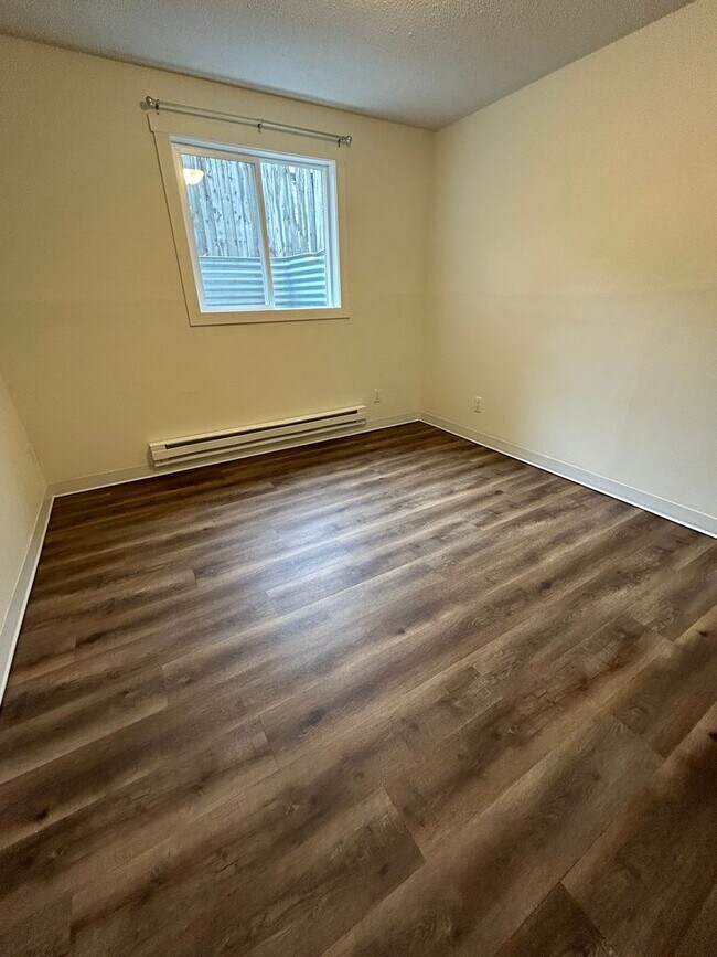 Foto del edificio - 2 Bedroom, 1 Bathroom apartment Available Immediately