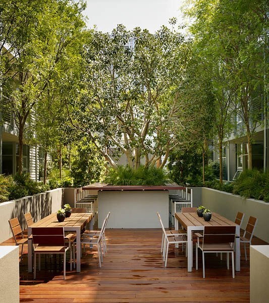 Área de barbacoa, comedor y salón - 4080 Glencoe Ave