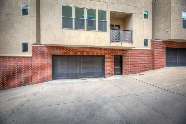 Building Photo - For Lease | Cherry Street Gem | $2325 Rent