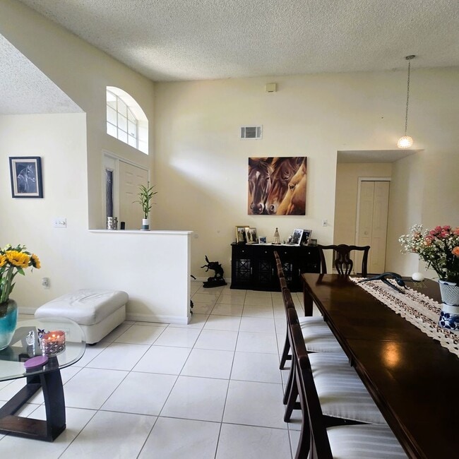 Building Photo - 3 Bdrm 2 Bath With Office in Waterford Lak...