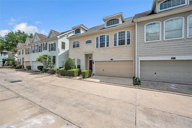 Spacious 3-Story Heights Rental Near 610 & 19th St - Spacious 3-Story Heights Rental Near 610 & 19th St Apartment