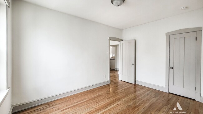 Building Photo - 707 N Hamlin Ave